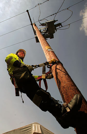 /uploads/2025/04/emergency-powerline-repairs.jpg